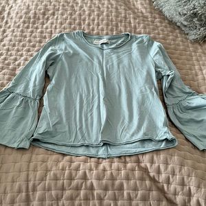 Long sleeve tshirt with bell sleeves